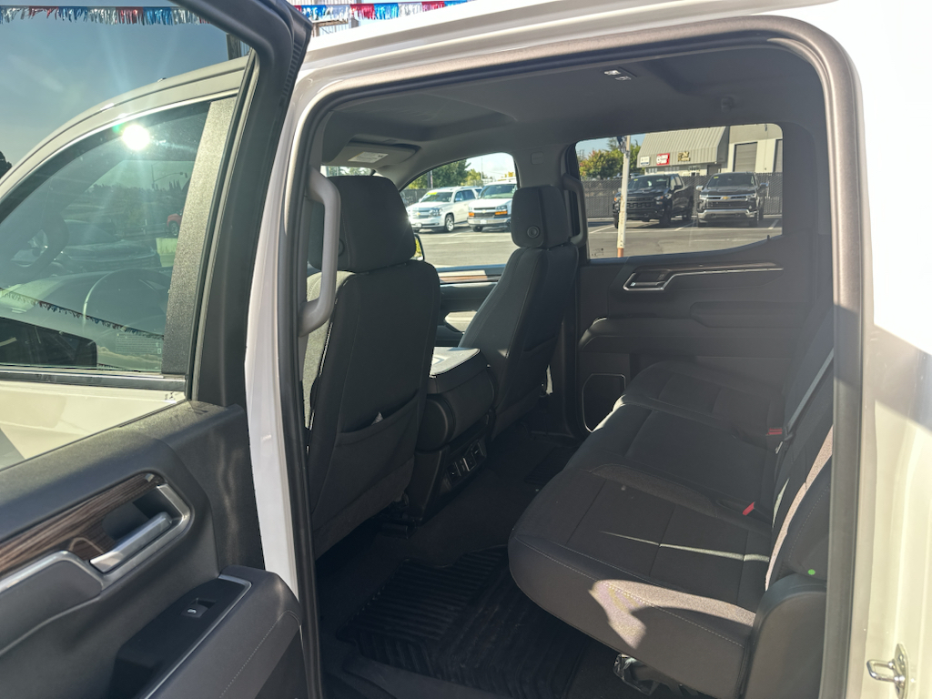 2026 Chevrolet Silverado photo 5