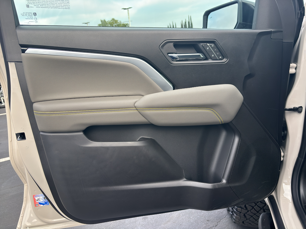 2026 Chevrolet Colorado photo 8