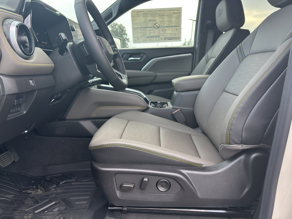 2026 Chevrolet Colorado photo 9