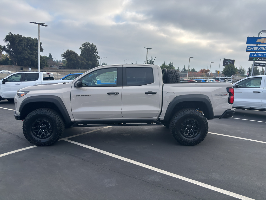 2026 Chevrolet Colorado photo 2
