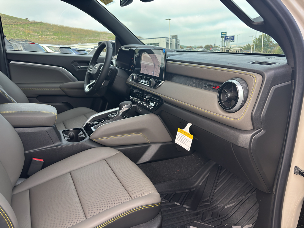 2026 Chevrolet Colorado photo 18
