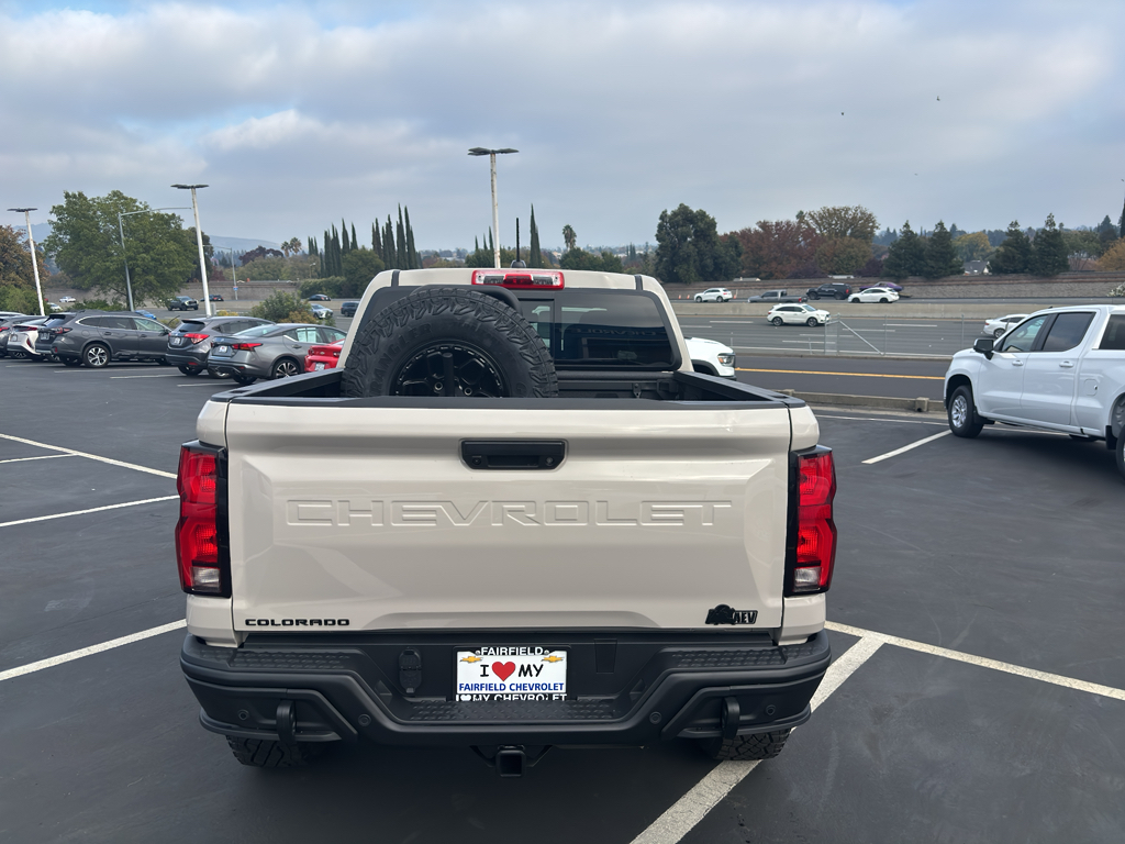 2026 Chevrolet Colorado photo 3
