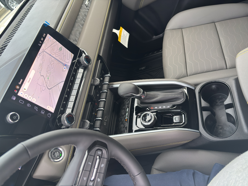 2026 Chevrolet Colorado photo 13