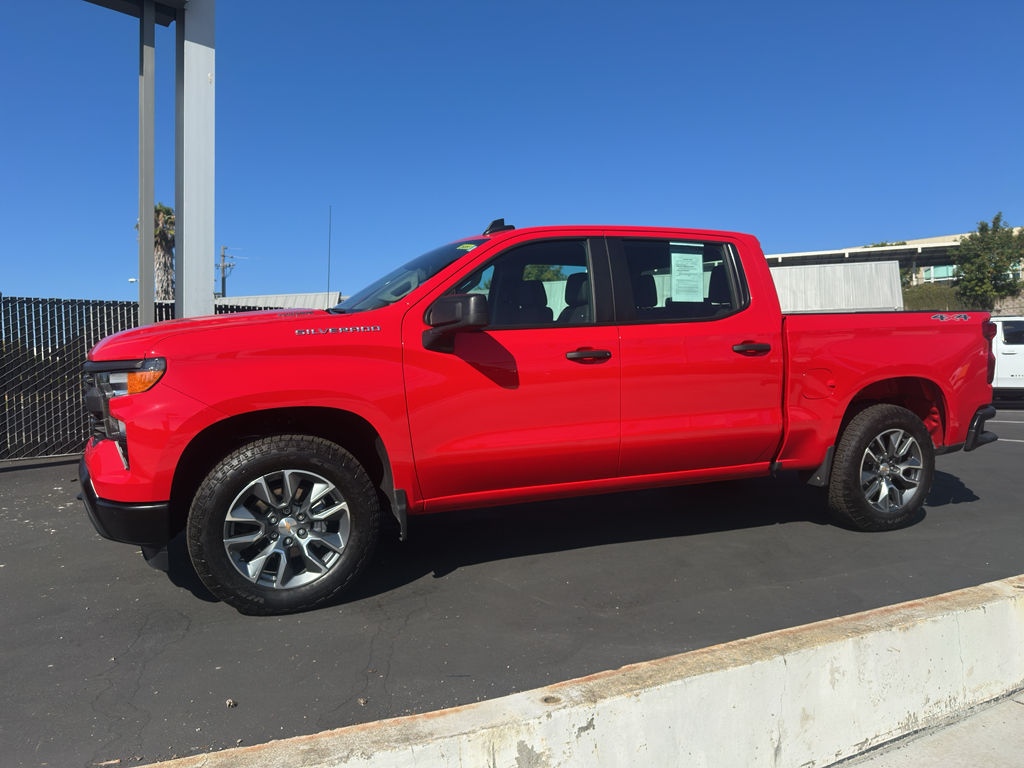 2026 Chevrolet Silverado photo 2
