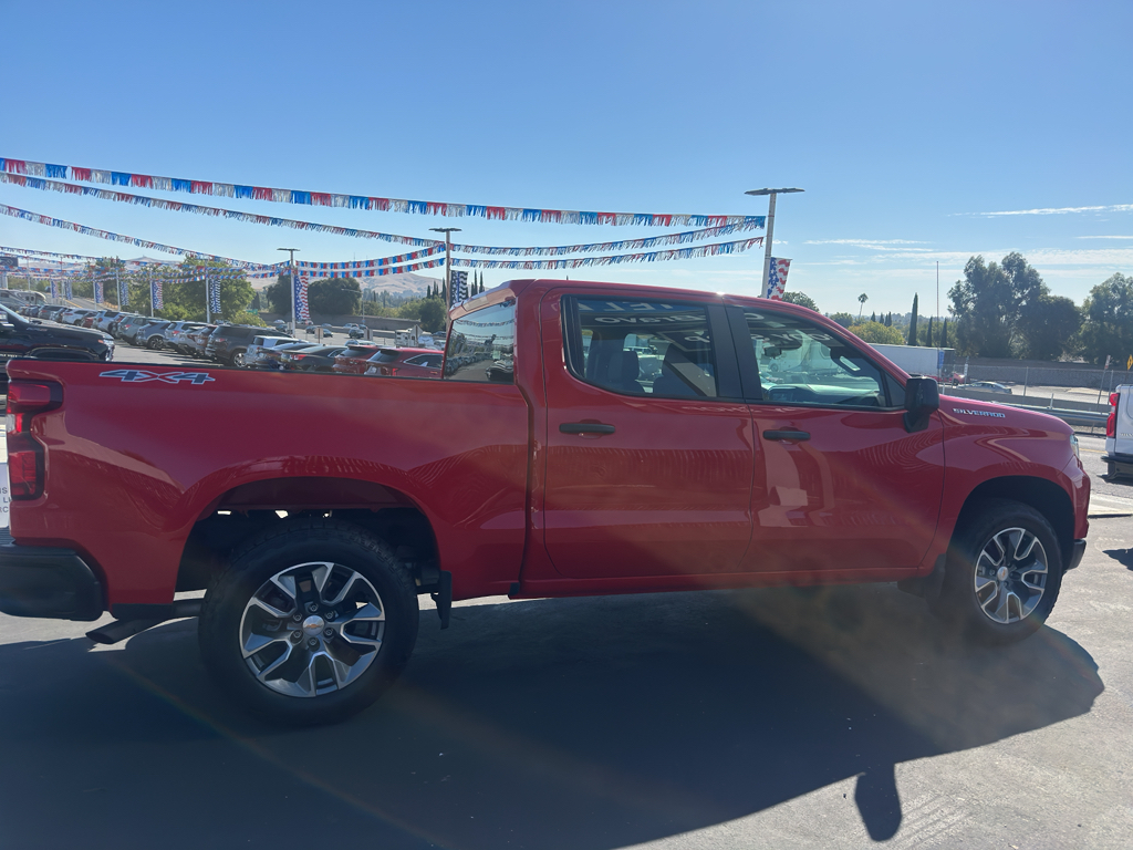2026 Chevrolet Silverado photo 3