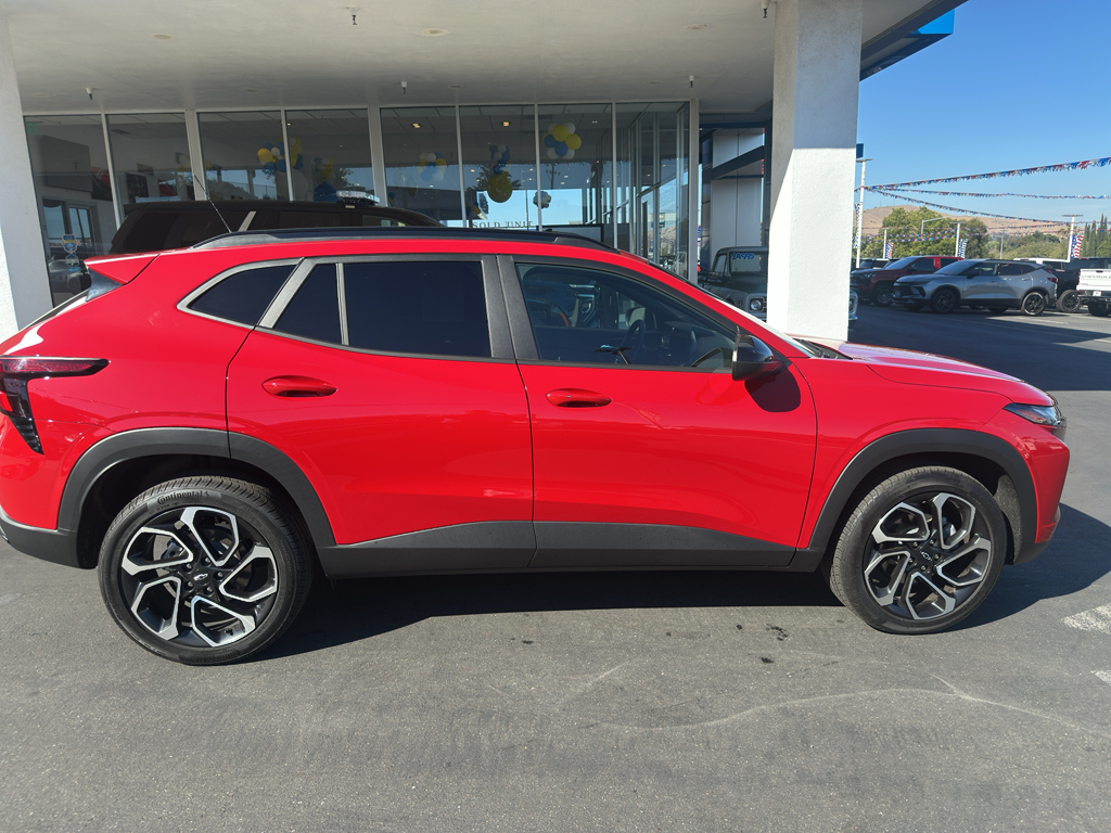 2026 Chevrolet Trax photo 2