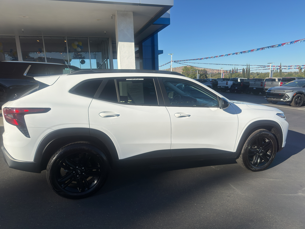 2026 Chevrolet Trax photo 2