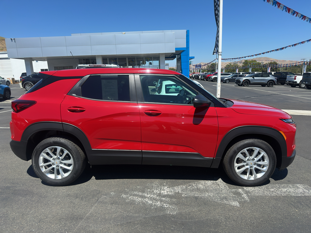 2026 Chevrolet TrailBlazer photo 2