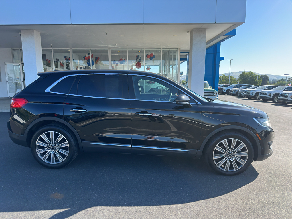 2016 Lincoln MKX photo 2