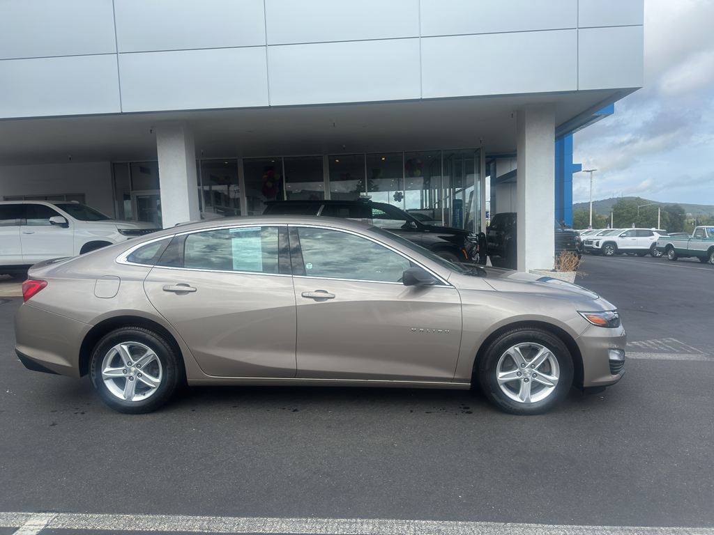 2022 Chevrolet Malibu photo 3