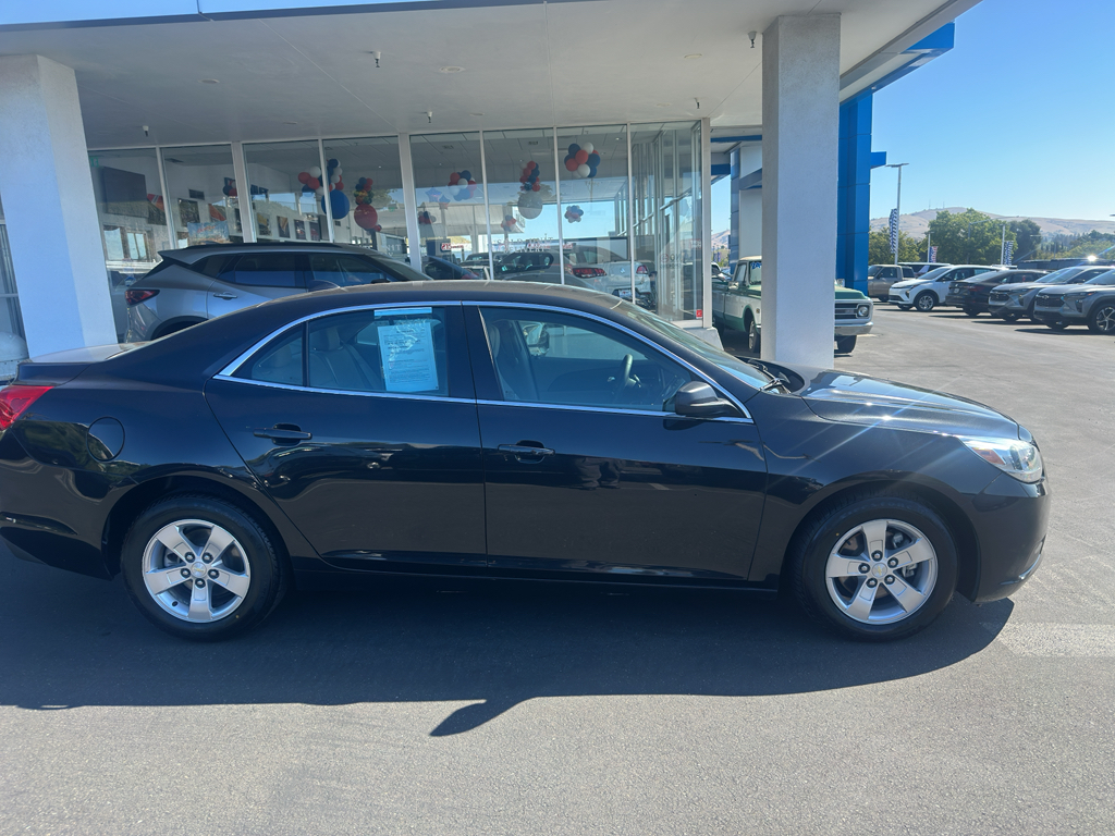 2013 Chevrolet Malibu photo 2