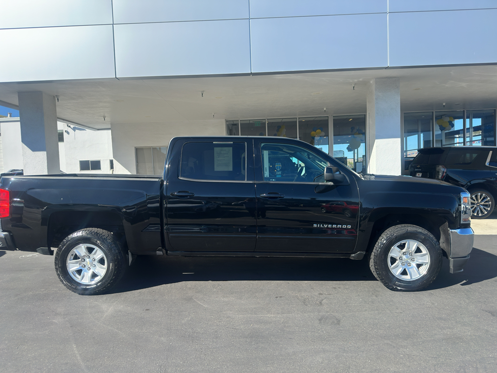 2016 Chevrolet Silverado photo 2