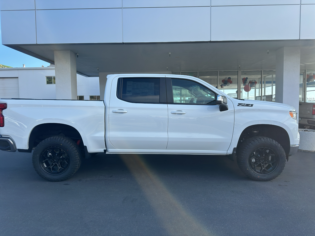 2026 Chevrolet Silverado photo 2