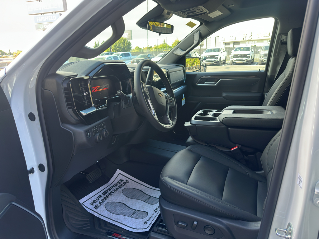 2026 Chevrolet Silverado photo 7