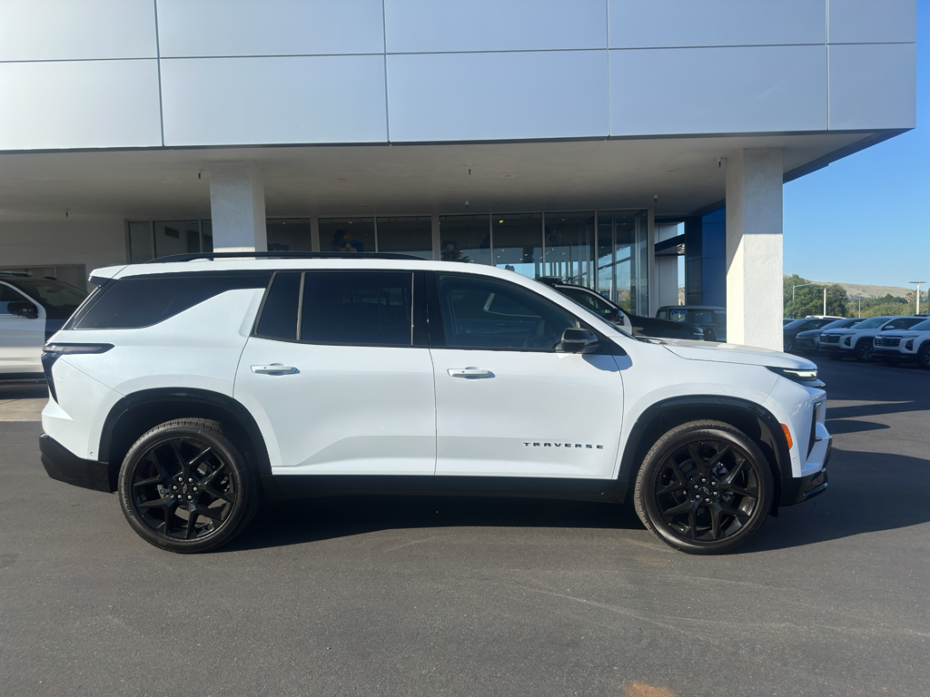 2026 Chevrolet Traverse photo 2