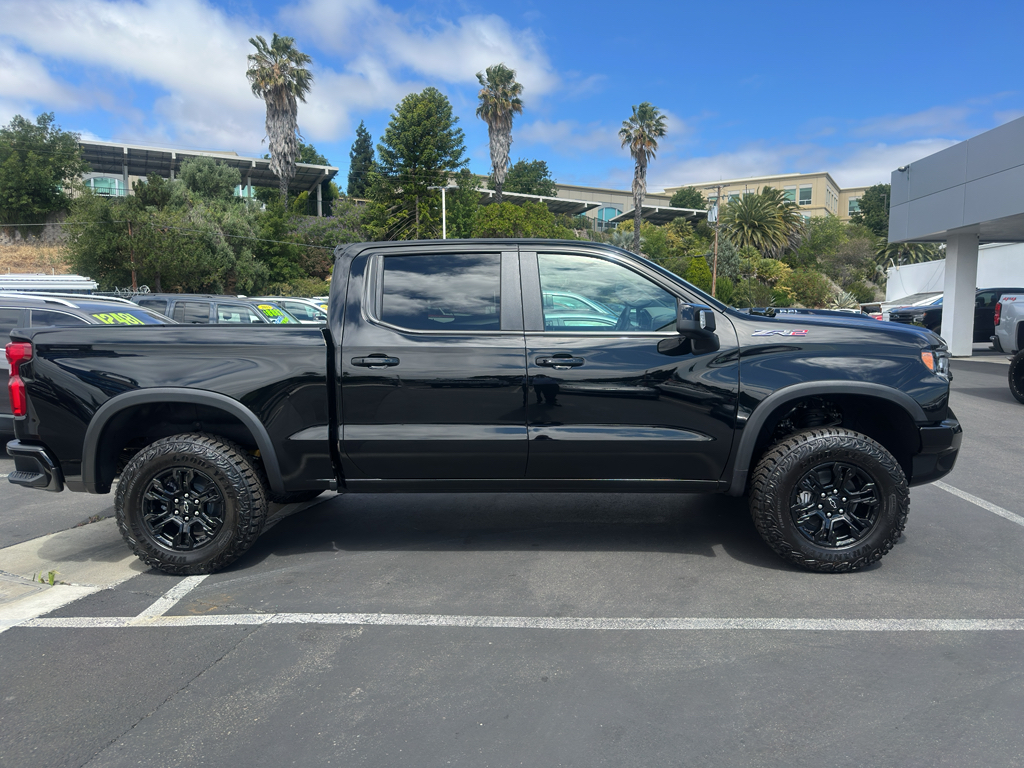 2026 Chevrolet Silverado photo 2