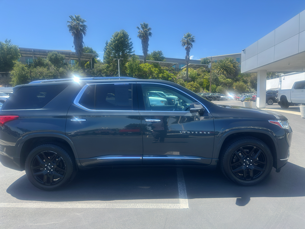 2019 Chevrolet Traverse photo 2