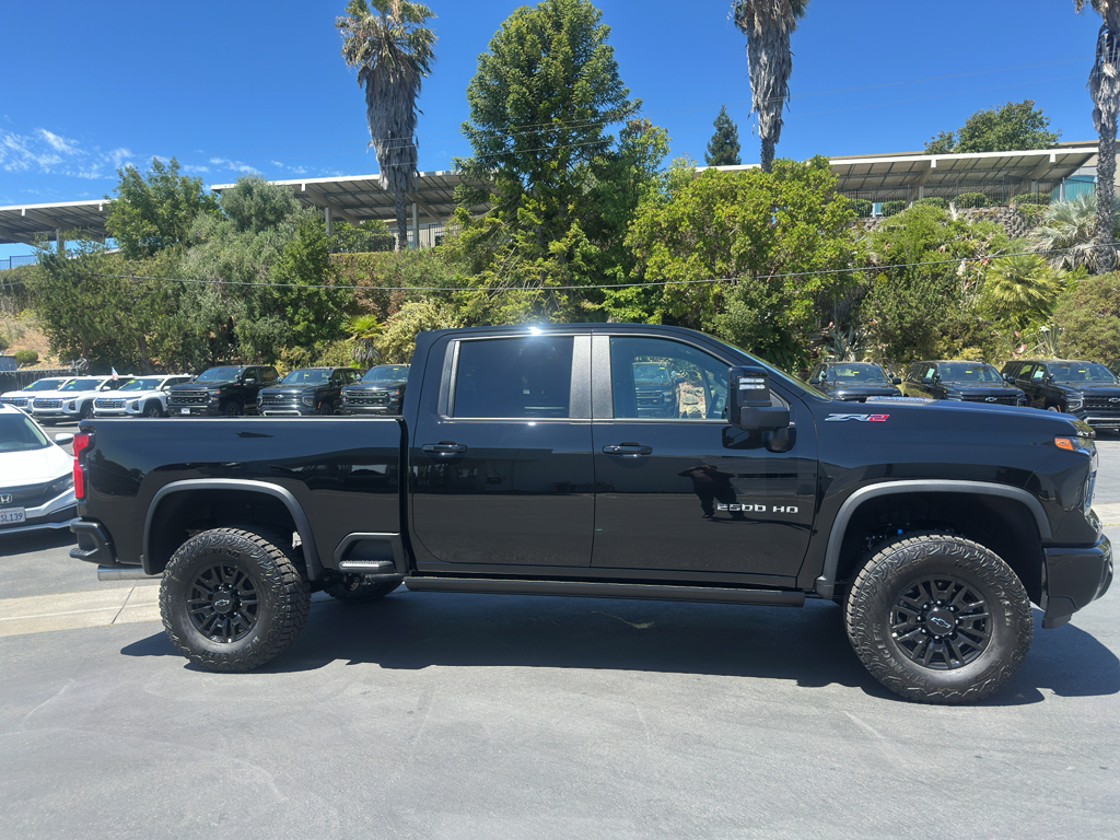 2026 Chevrolet Silverado photo 3