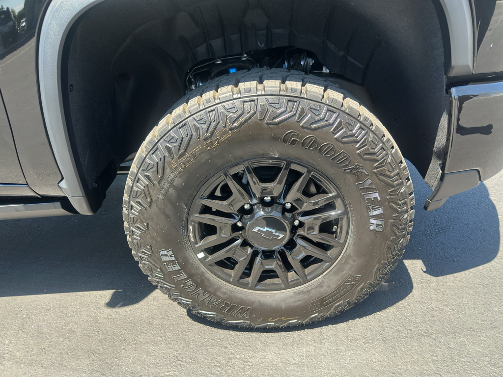 2026 Chevrolet Silverado photo 4