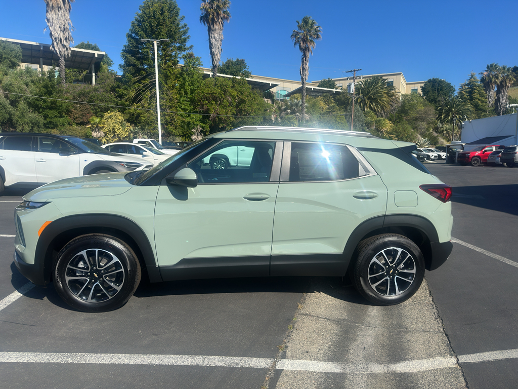 2026 Chevrolet TrailBlazer photo 2