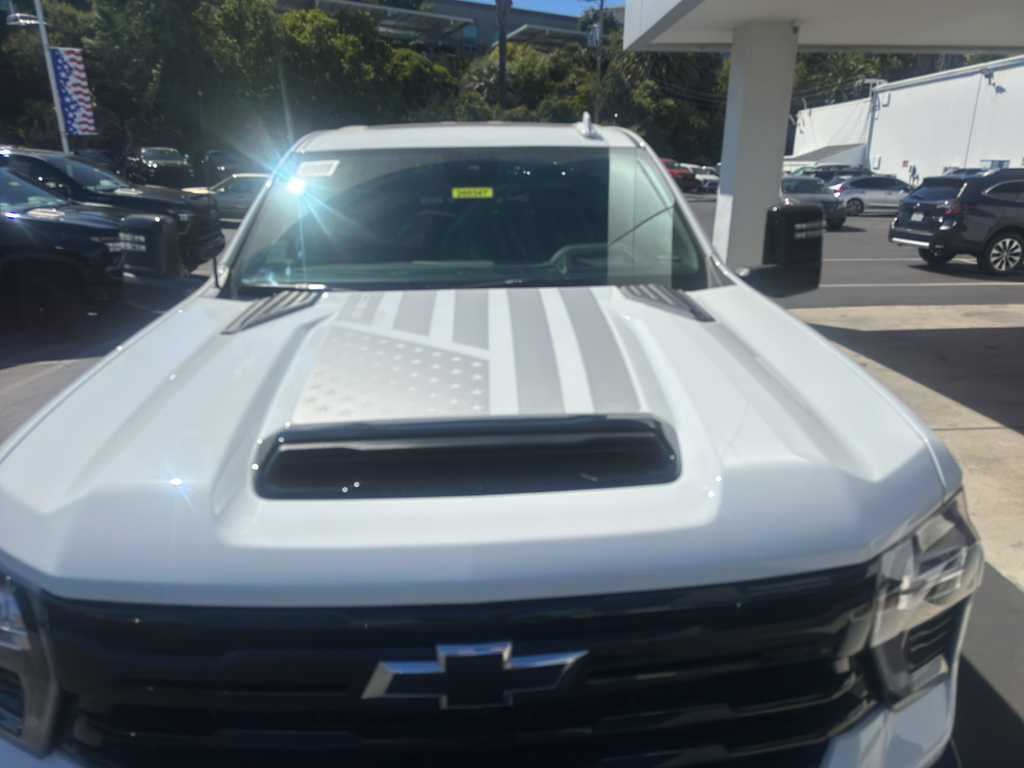 2026 Chevrolet Silverado photo 2