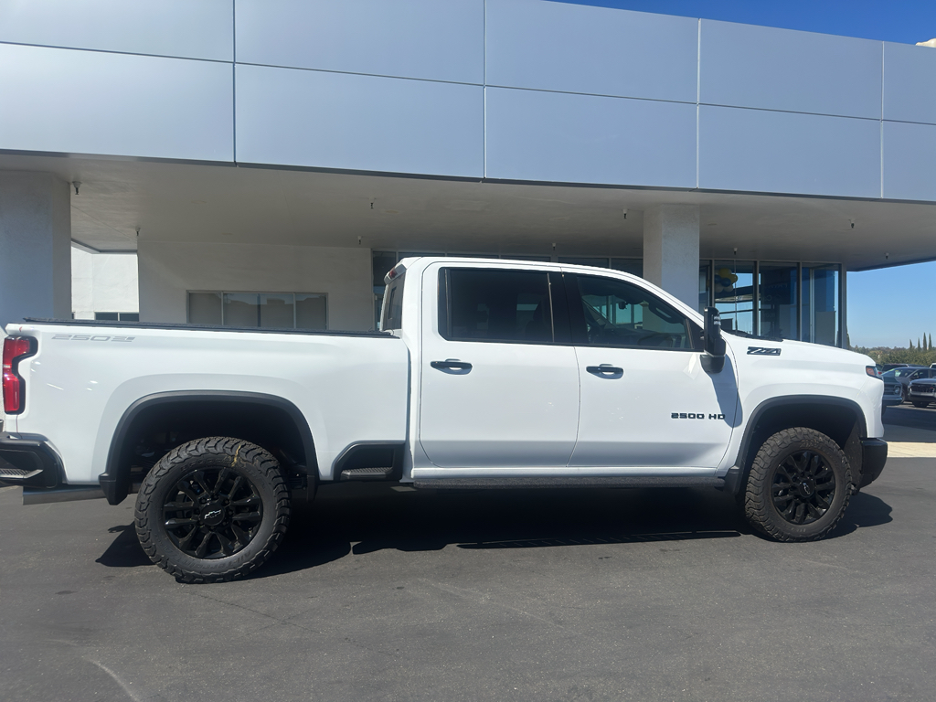 2026 Chevrolet Silverado photo 3