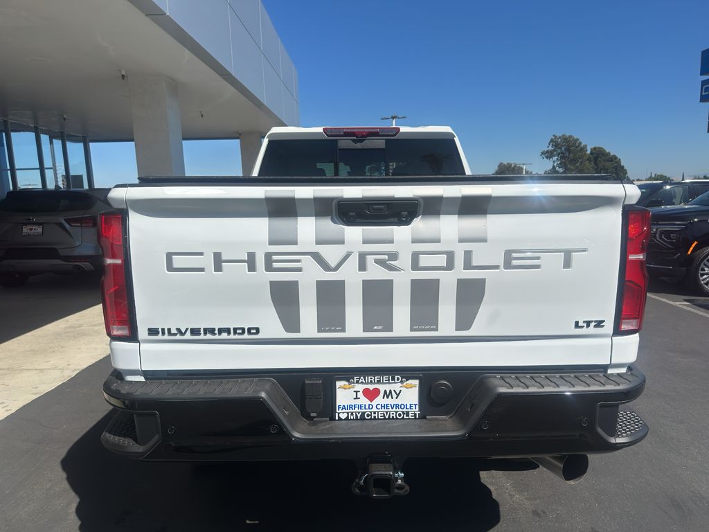 2026 Chevrolet Silverado photo 4
