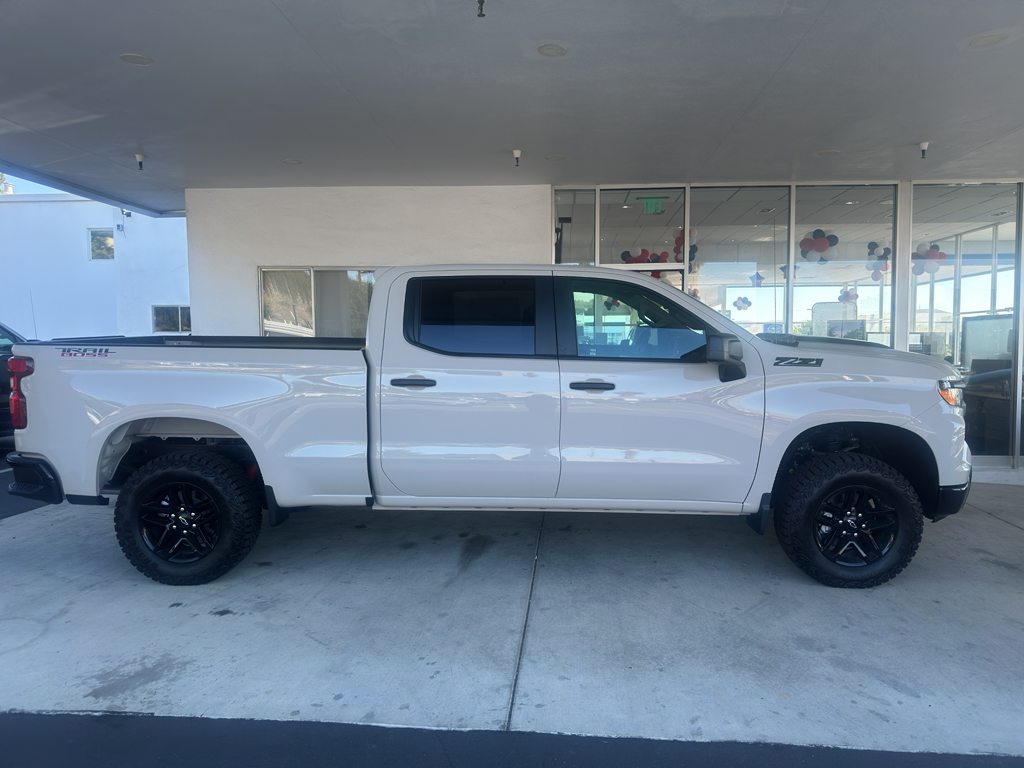 2026 Chevrolet Silverado photo 2