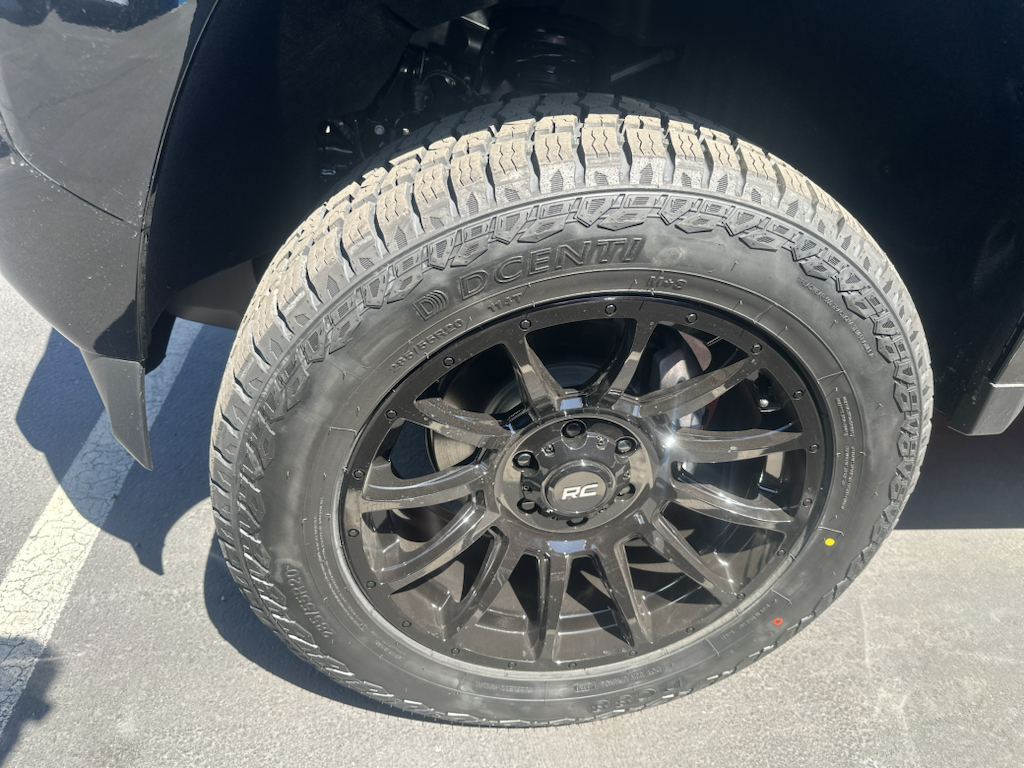 2026 Chevrolet Colorado photo 2