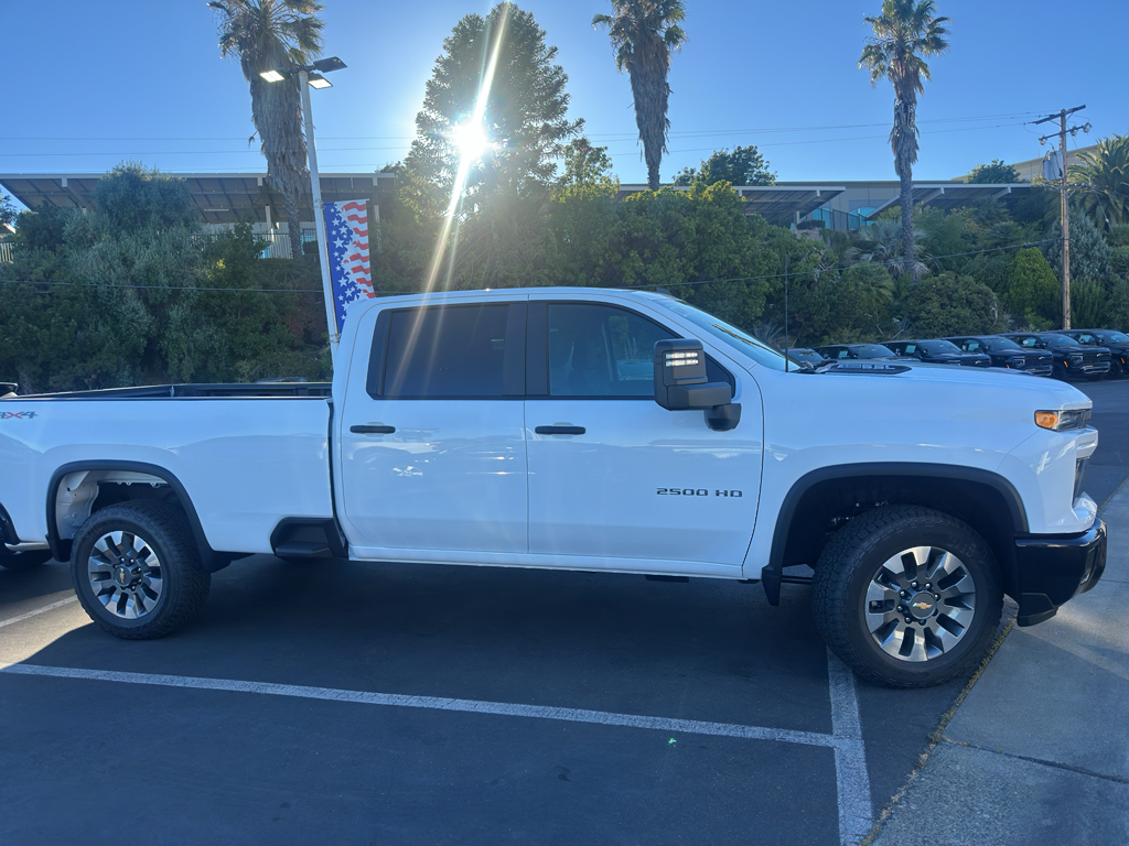 2026 Chevrolet Silverado photo 2