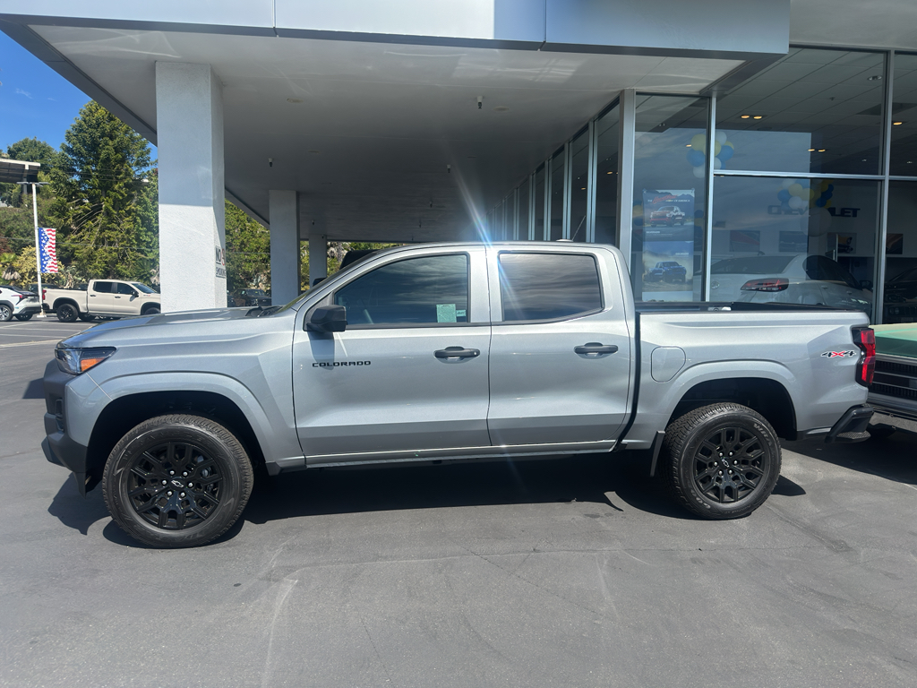 2026 Chevrolet Colorado photo 2