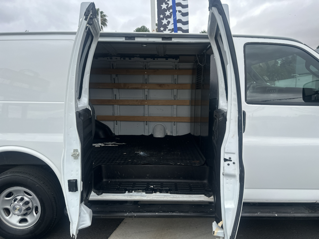 2022 Chevrolet Express photo 3