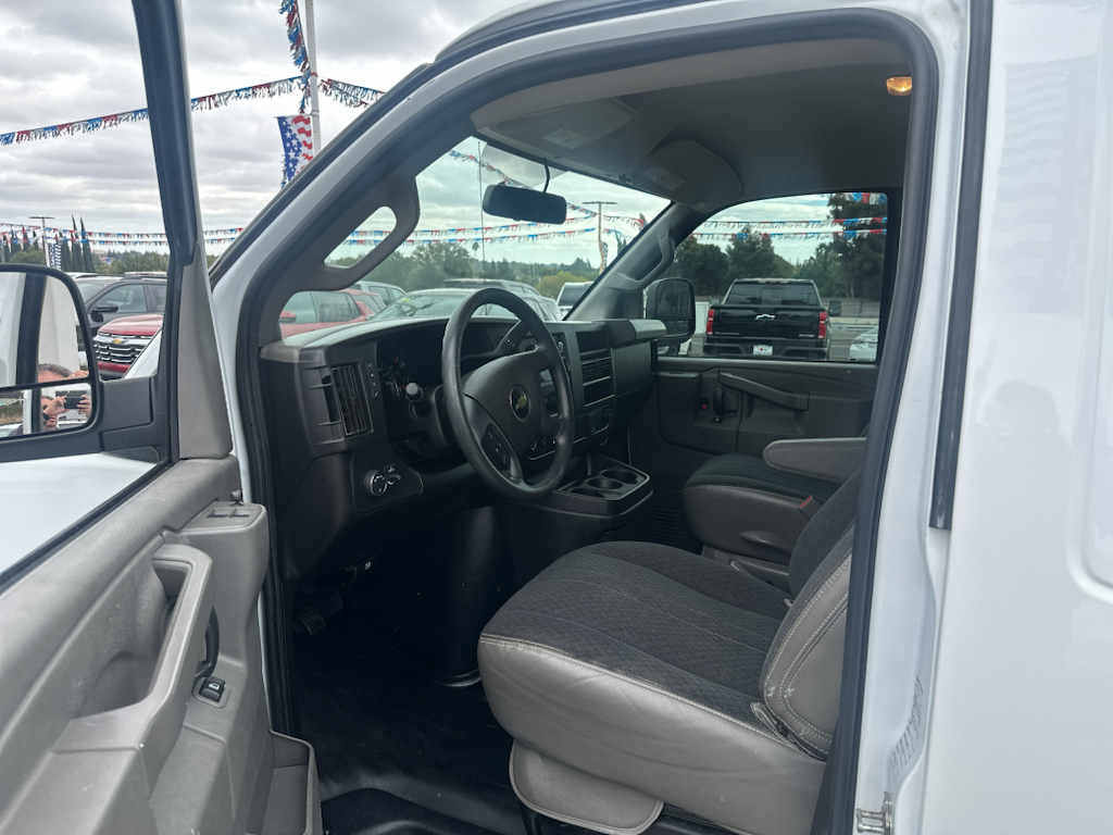 2022 Chevrolet Express photo 6