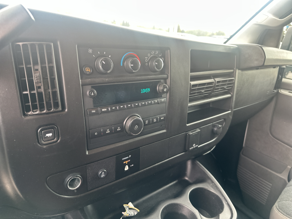 2022 Chevrolet Express photo 8