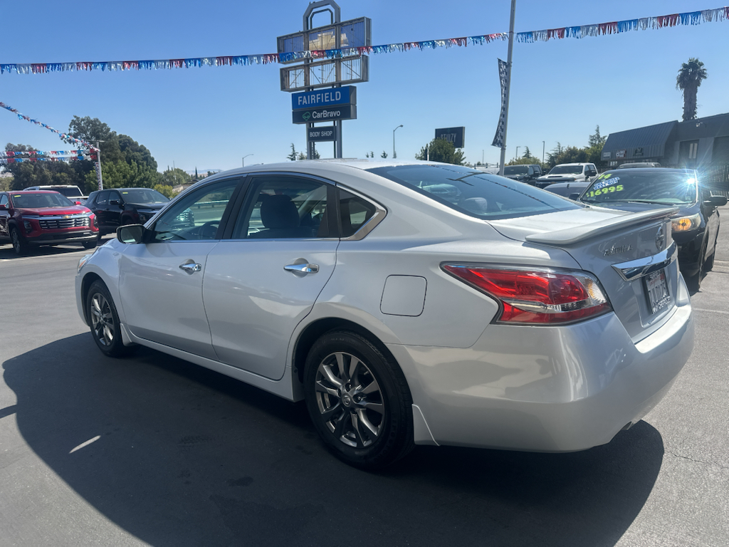 2015 Nissan Altima photo 4