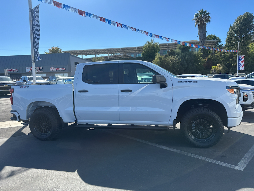 2026 Chevrolet Silverado photo 5