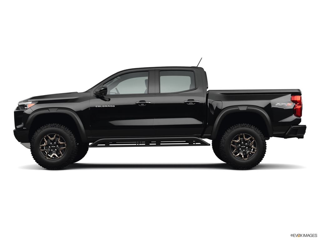 2026 Chevrolet Colorado photo 2