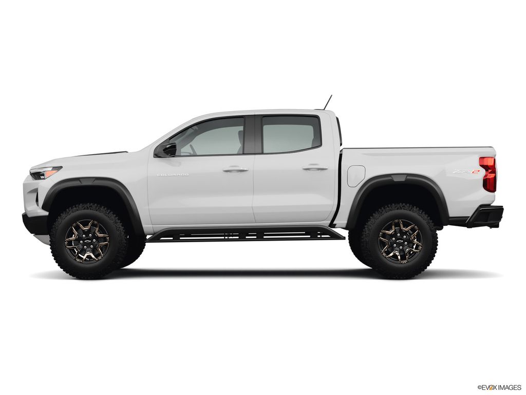 2026 Chevrolet Colorado photo 2