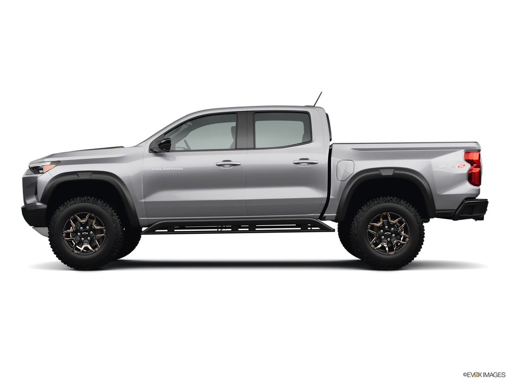 2026 Chevrolet Colorado photo 2