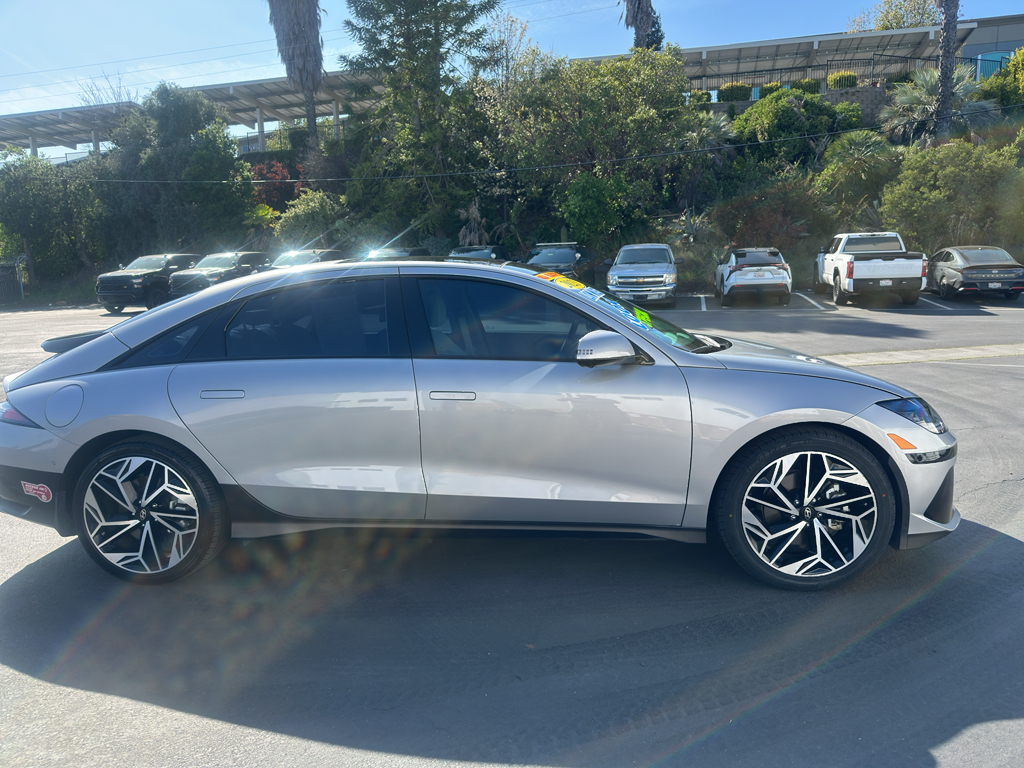 2023 Hyundai IONIQ 6 photo 2