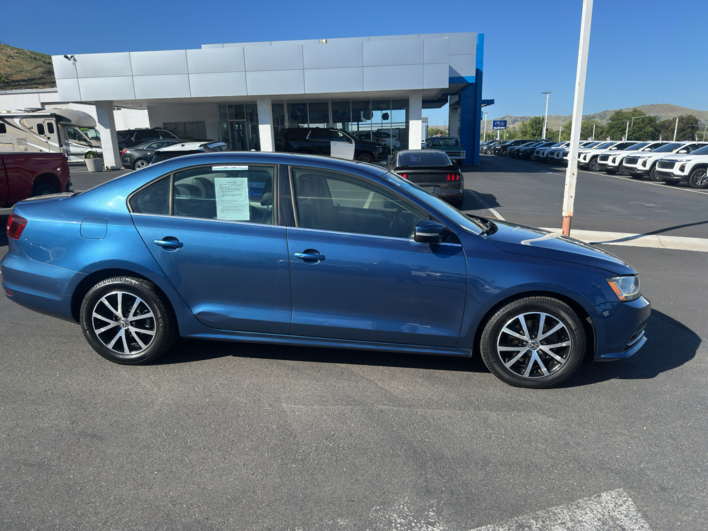 2017 Volkswagen Jetta photo 2
