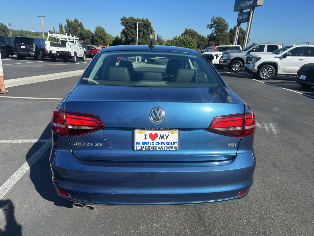 2017 Volkswagen Jetta photo 3