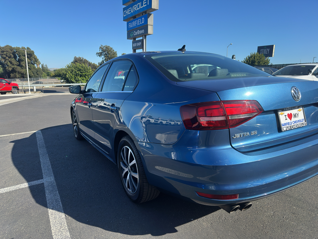 2017 Volkswagen Jetta photo 4