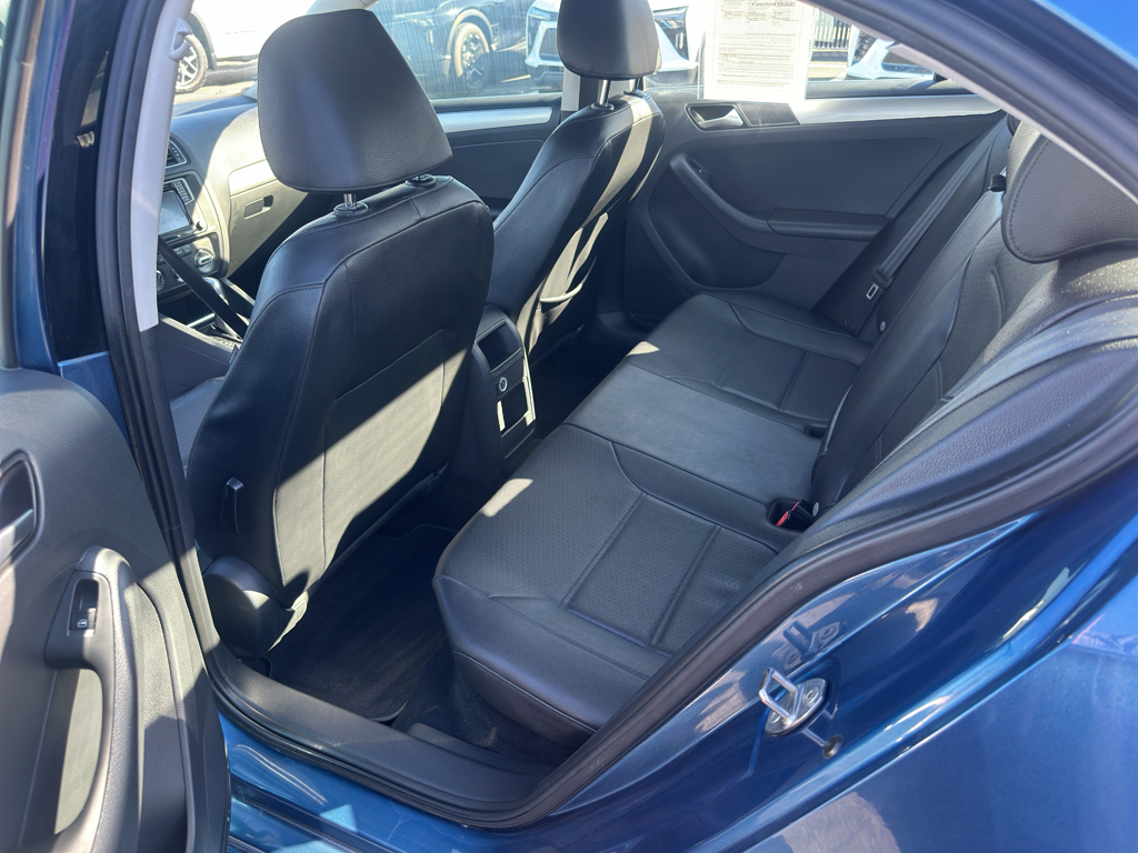 2017 Volkswagen Jetta photo 5