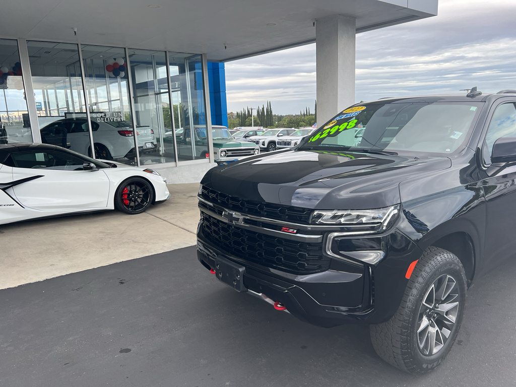 2022 Chevrolet Tahoe photo 2