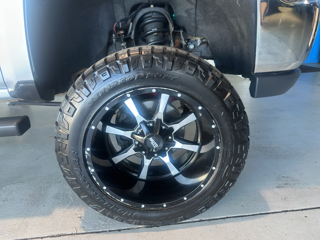 2018 Chevrolet Silverado photo 3