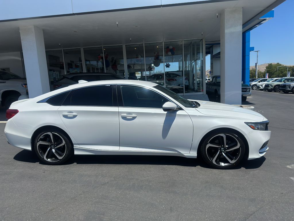 2018 Honda Accord photo 2