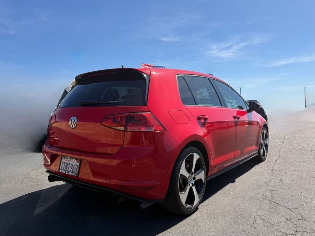 2016 Volkswagen Golf GTI photo 4