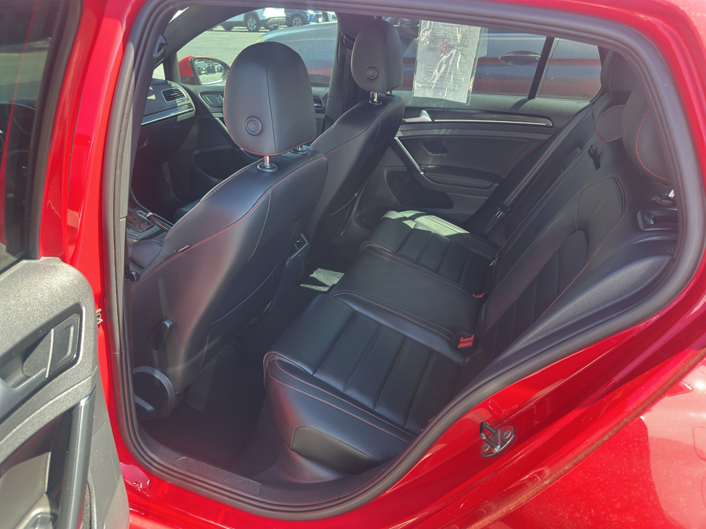 2016 Volkswagen Golf GTI photo 9