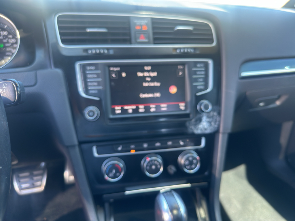 2016 Volkswagen Golf GTI photo 11